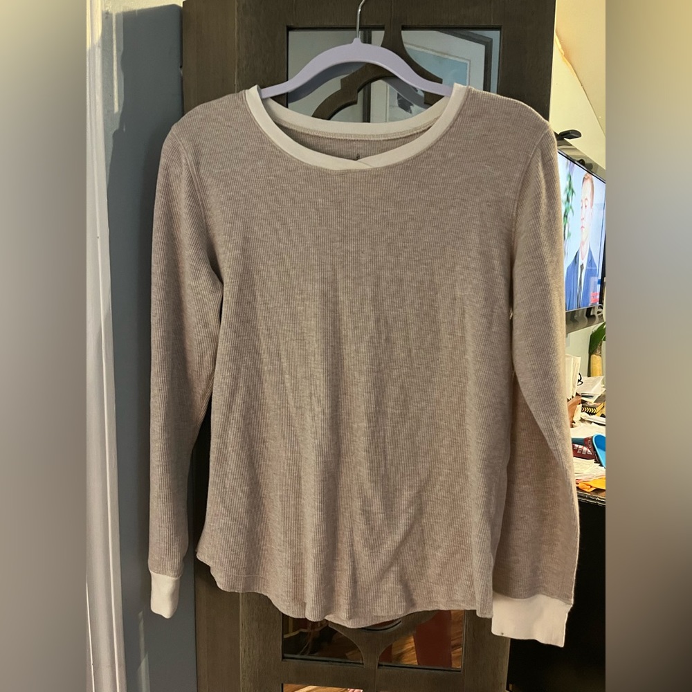 Soft thermal thin long sleeve tee size L